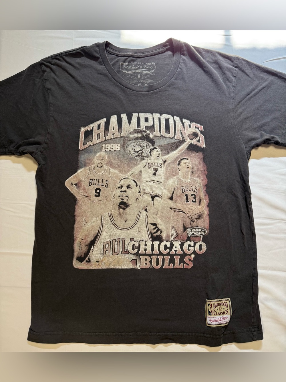 Mitchell & Ness Chicago Bulls 1996 Champions Tee Medium